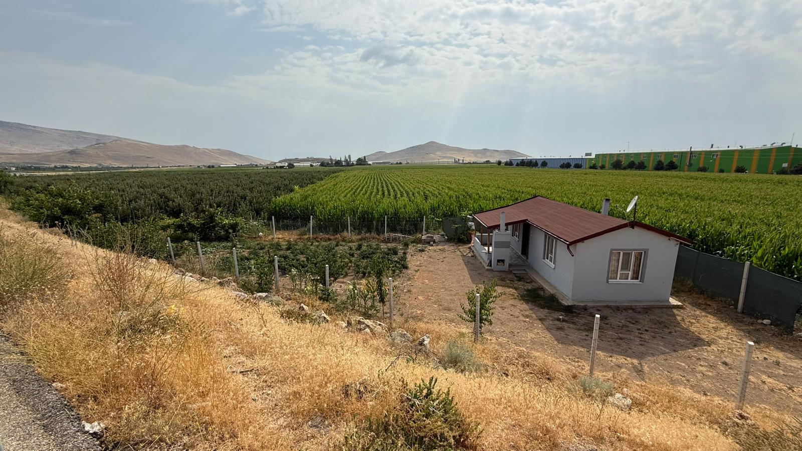 KAYSERİ DEVELİ GÜNEYAŞAĞI MAHALLESİ DOLAP MEVKİİNDE SATILIK BAĞ EVİ